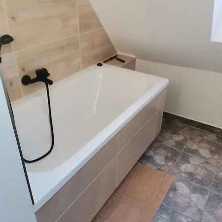 Przestronny Z Dwiema Sypialniami * Dzierżoniów