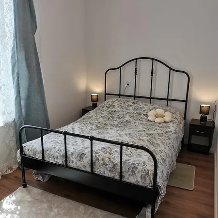 Przestronny Z Dwiema Sypialniami Apartment
